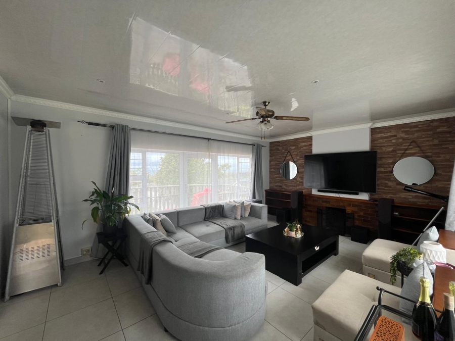 To Let 3 Bedroom Property for Rent in Sunnyridge Eastern Cape